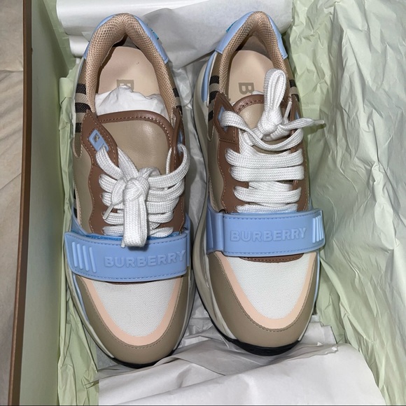 BURBERRY SNEAKERS - Picture 2 of 6